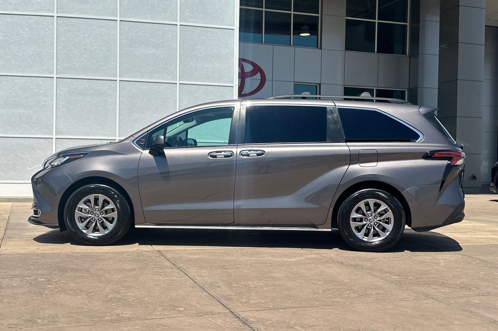 2022 Toyota Sienna XLE 7 Passenger