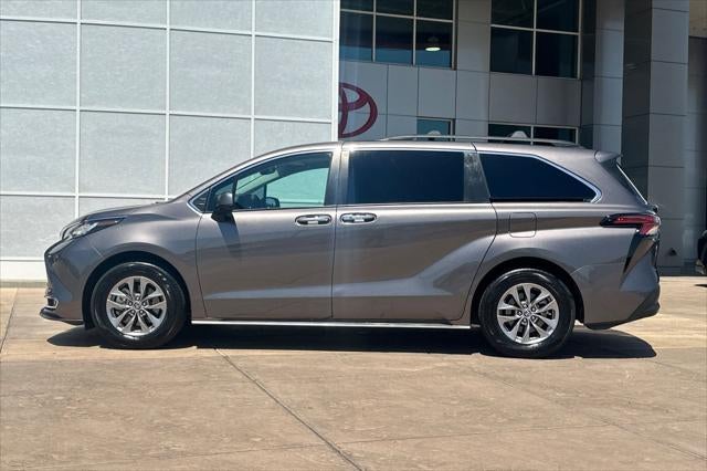 2022 Toyota Sienna XLE 7 Passenger
