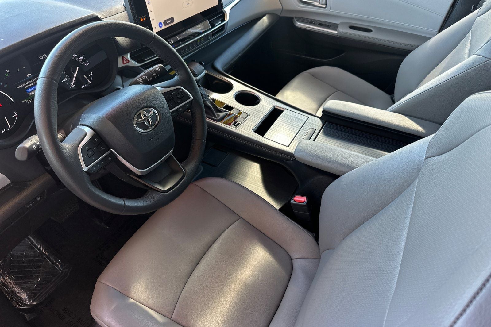 2025 Toyota Sienna XLE 8 Passenger