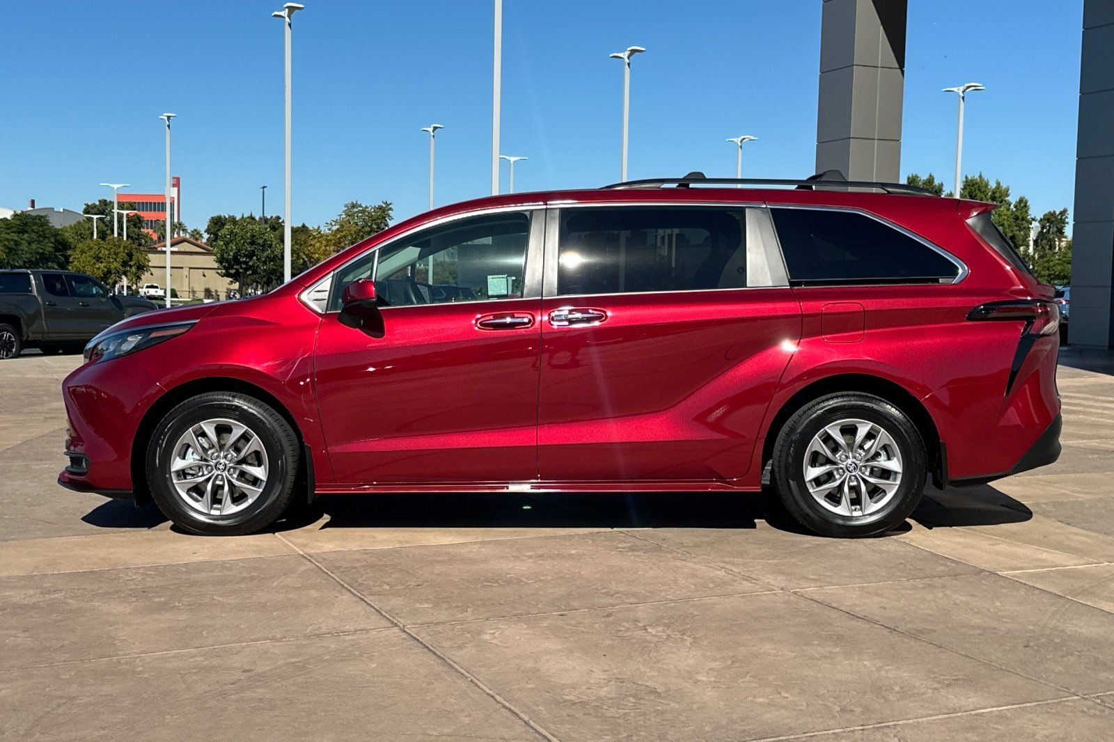 2025 Toyota Sienna XLE 8 Passenger