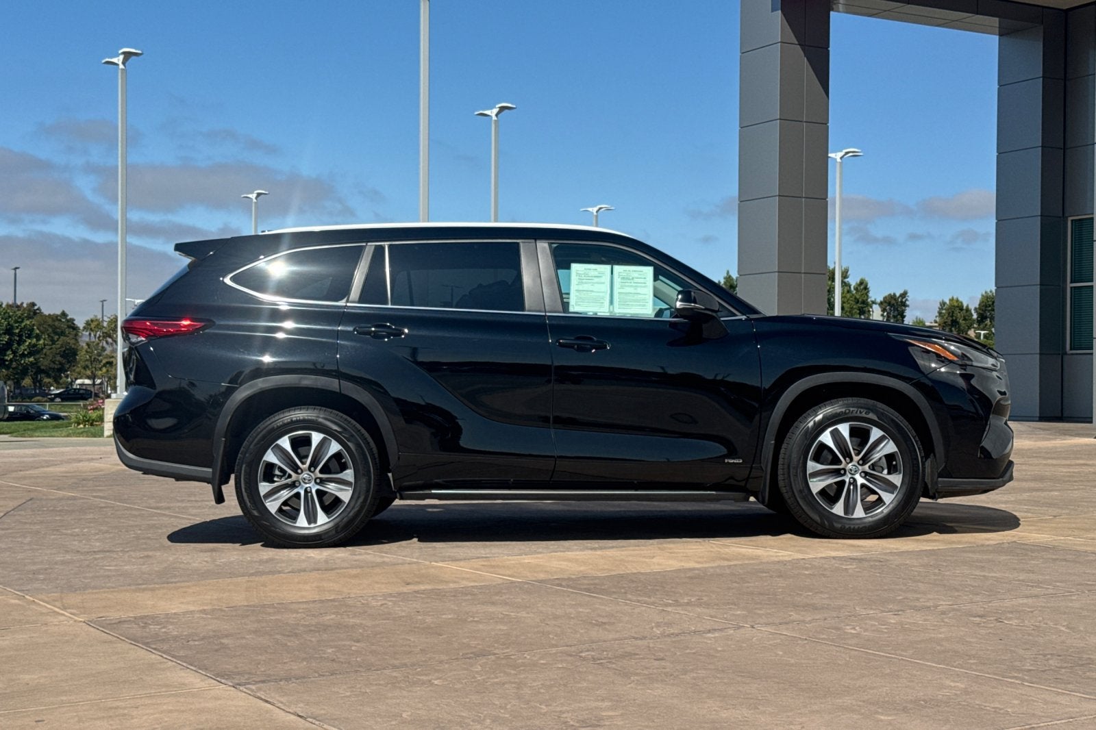 2023 Toyota Highlander Hybrid XLE