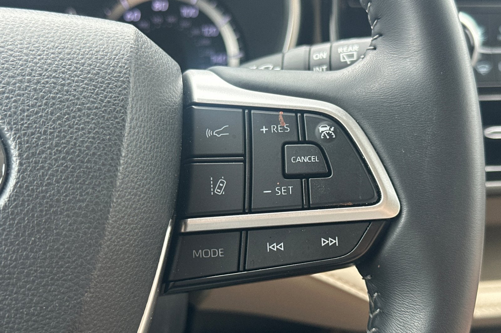 2025 Toyota Highlander Hybrid XLE