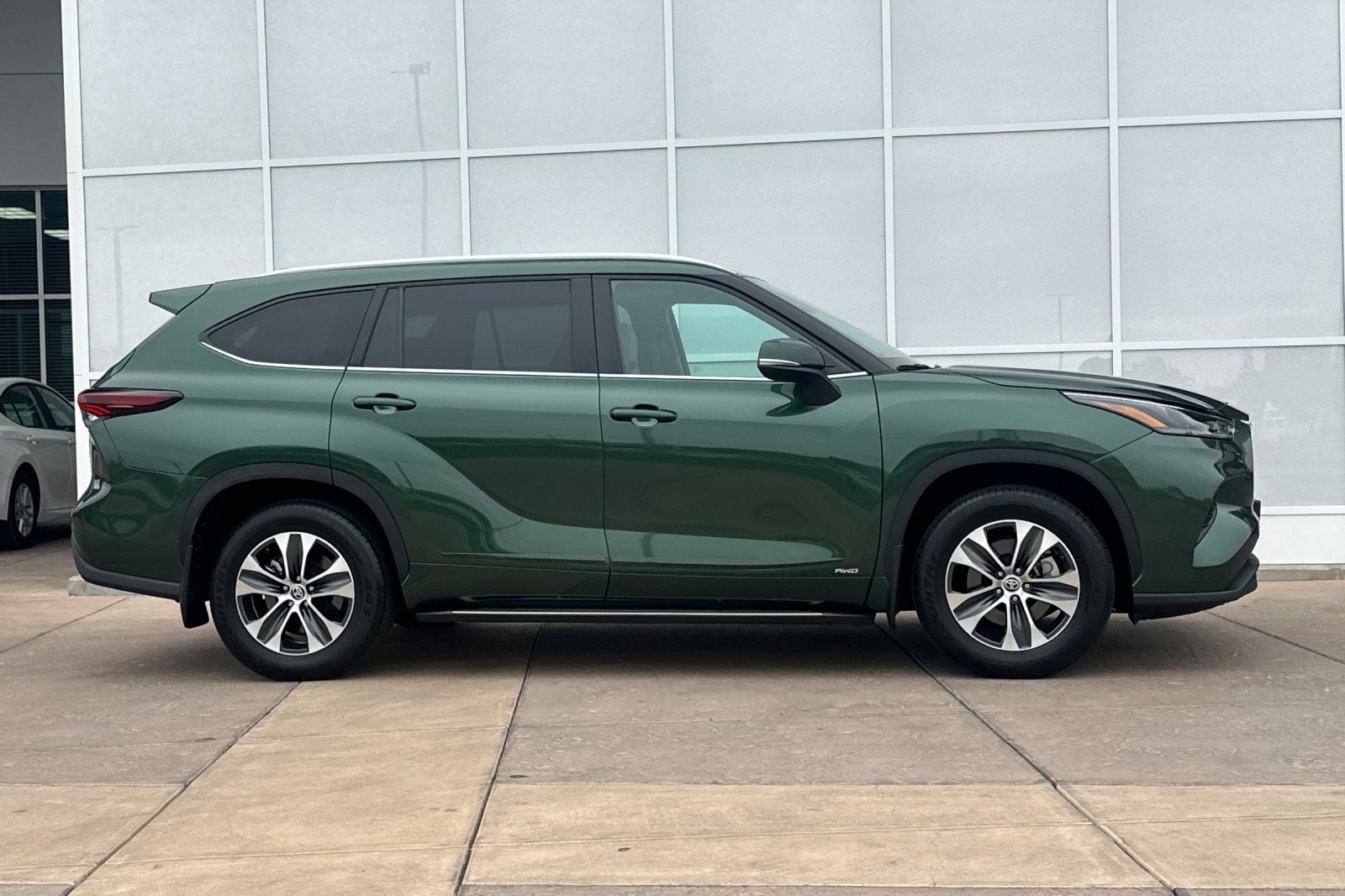 2025 Toyota Highlander Hybrid XLE