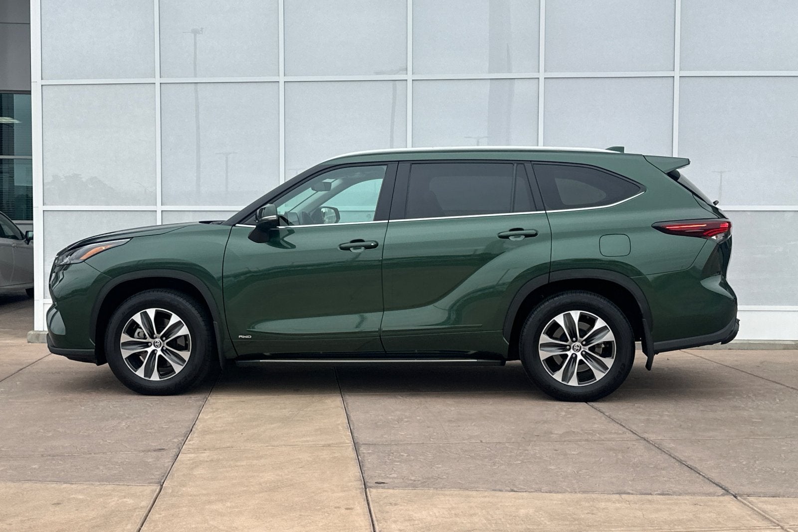 2025 Toyota Highlander Hybrid XLE