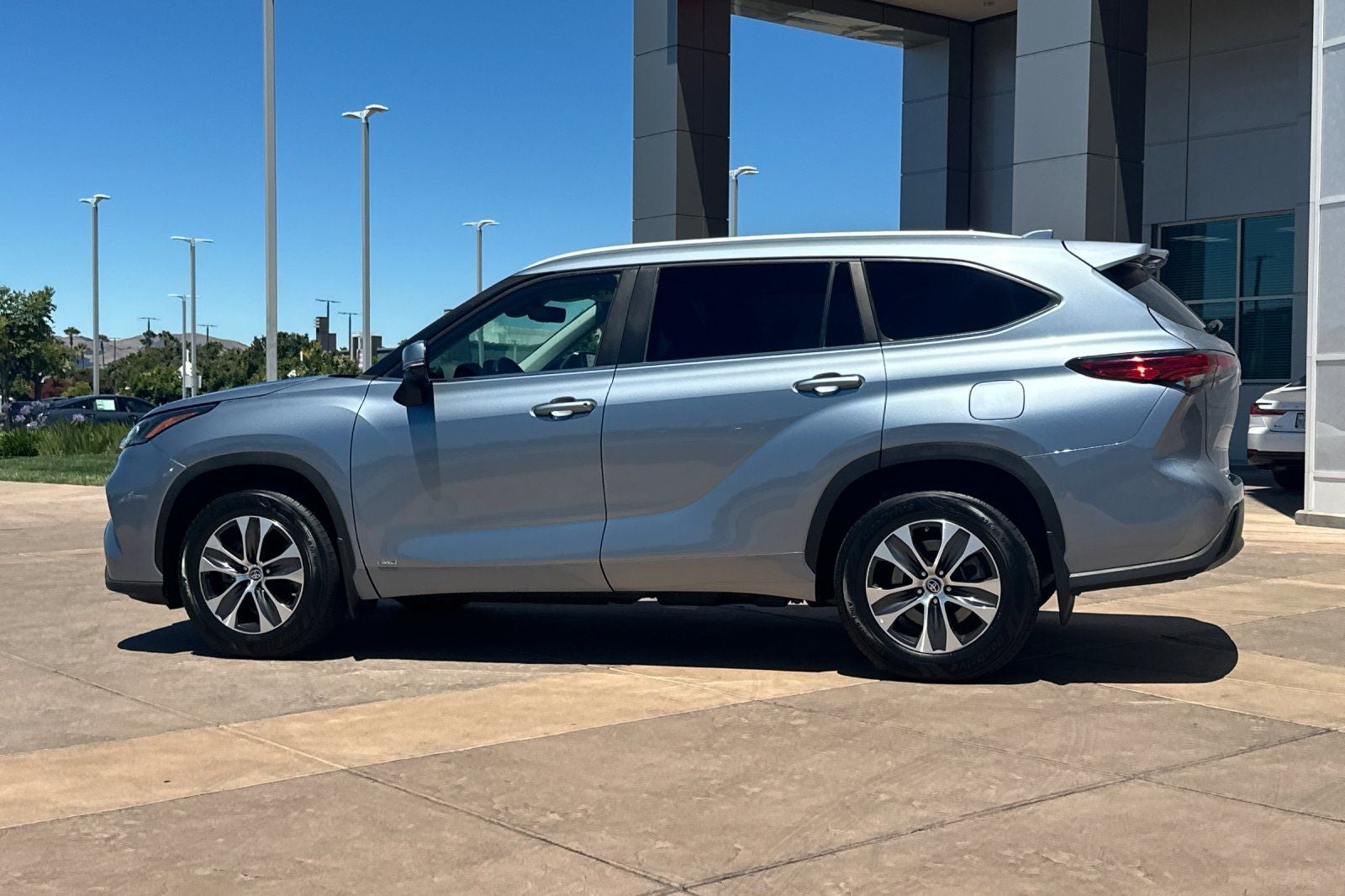 2023 Toyota Highlander Hybrid XLE