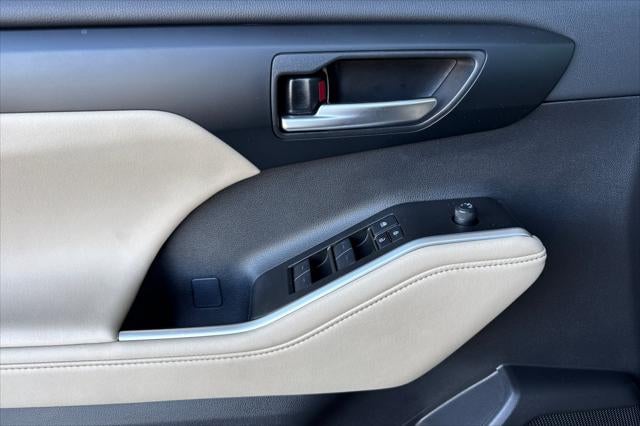 2025 Toyota Highlander Hybrid XLE