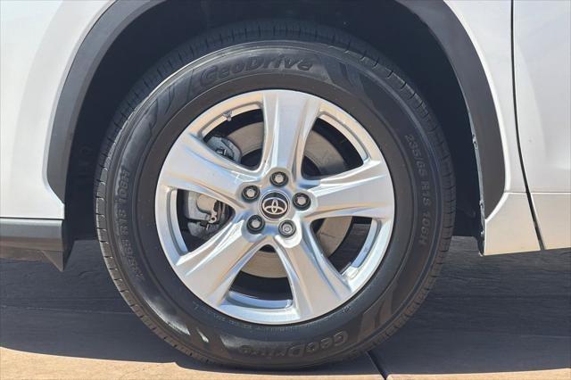 2023 Toyota Highlander LE