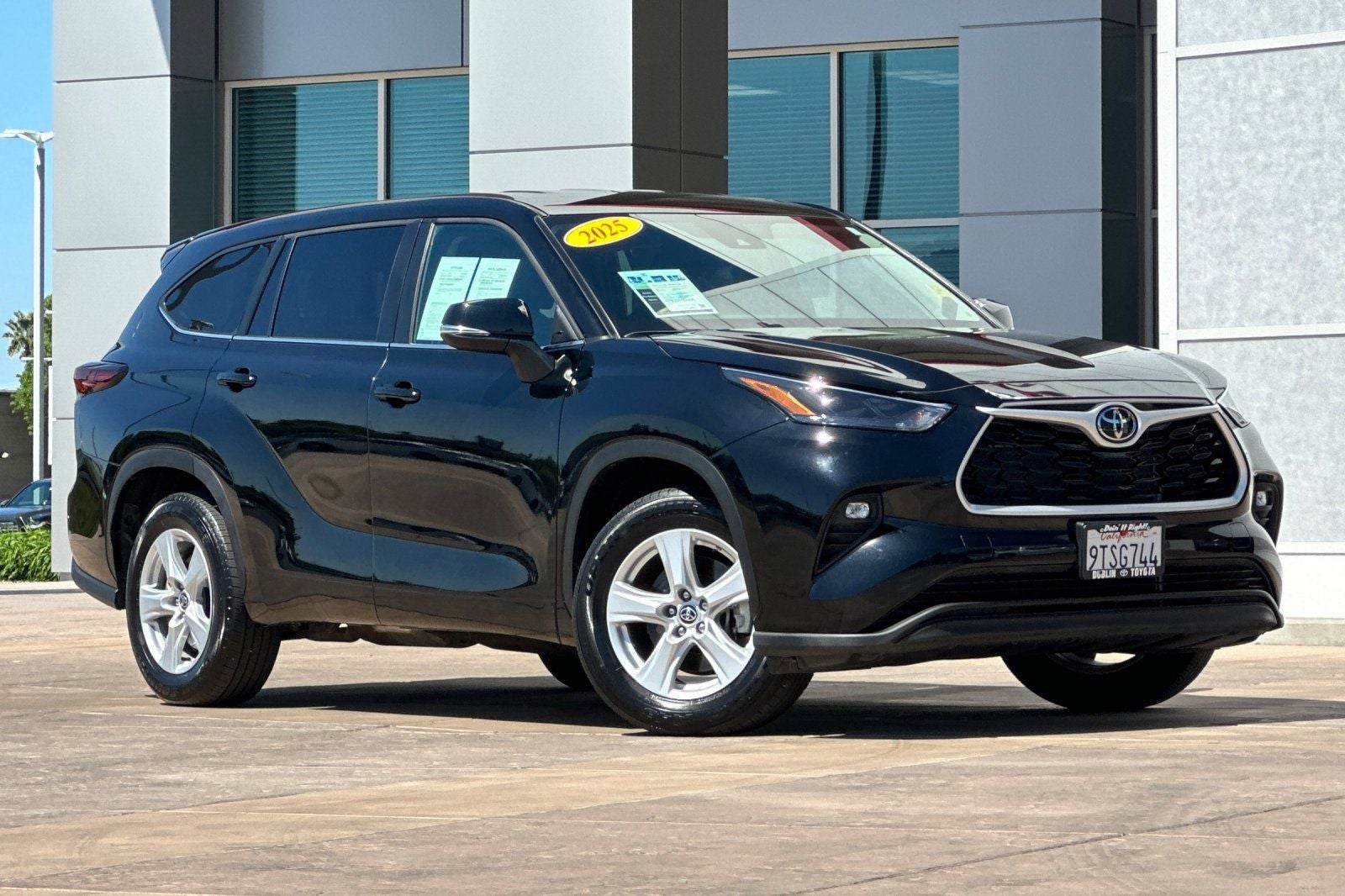 2025 Toyota Highlander LE