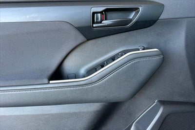 2025 Toyota Highlander LE