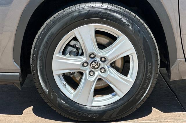 2023 Toyota Highlander LE