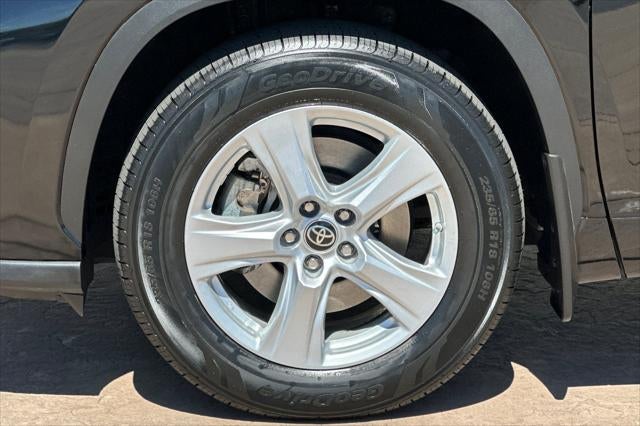 2023 Toyota Highlander LE