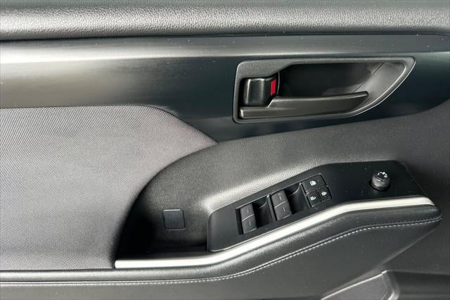 2025 Toyota Highlander LE