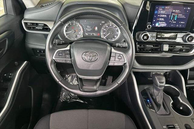 2025 Toyota Highlander LE