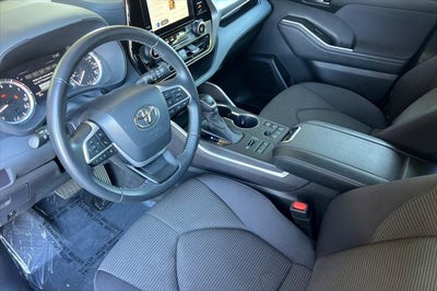 2024 Toyota Highlander LE