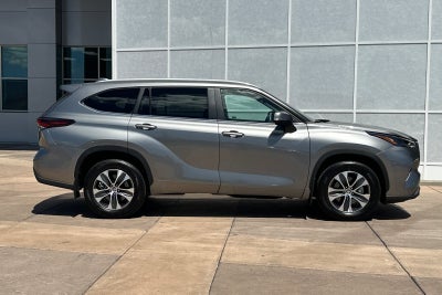 2025 Toyota Highlander XLE