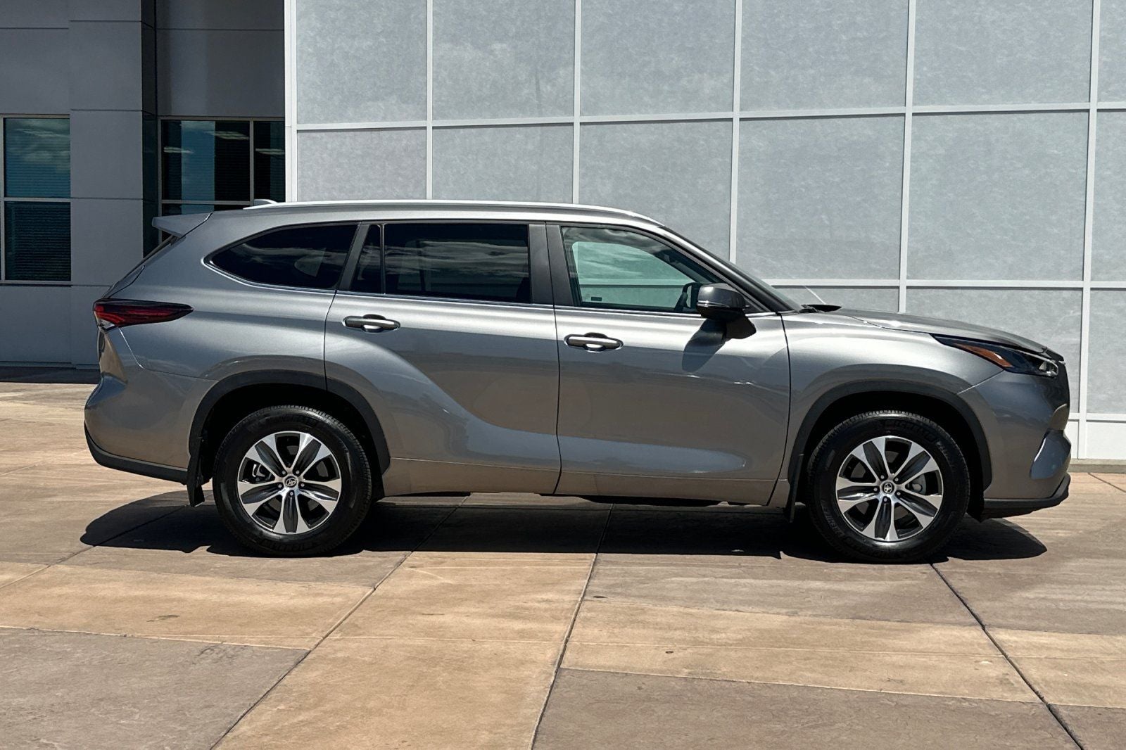 2025 Toyota Highlander XLE