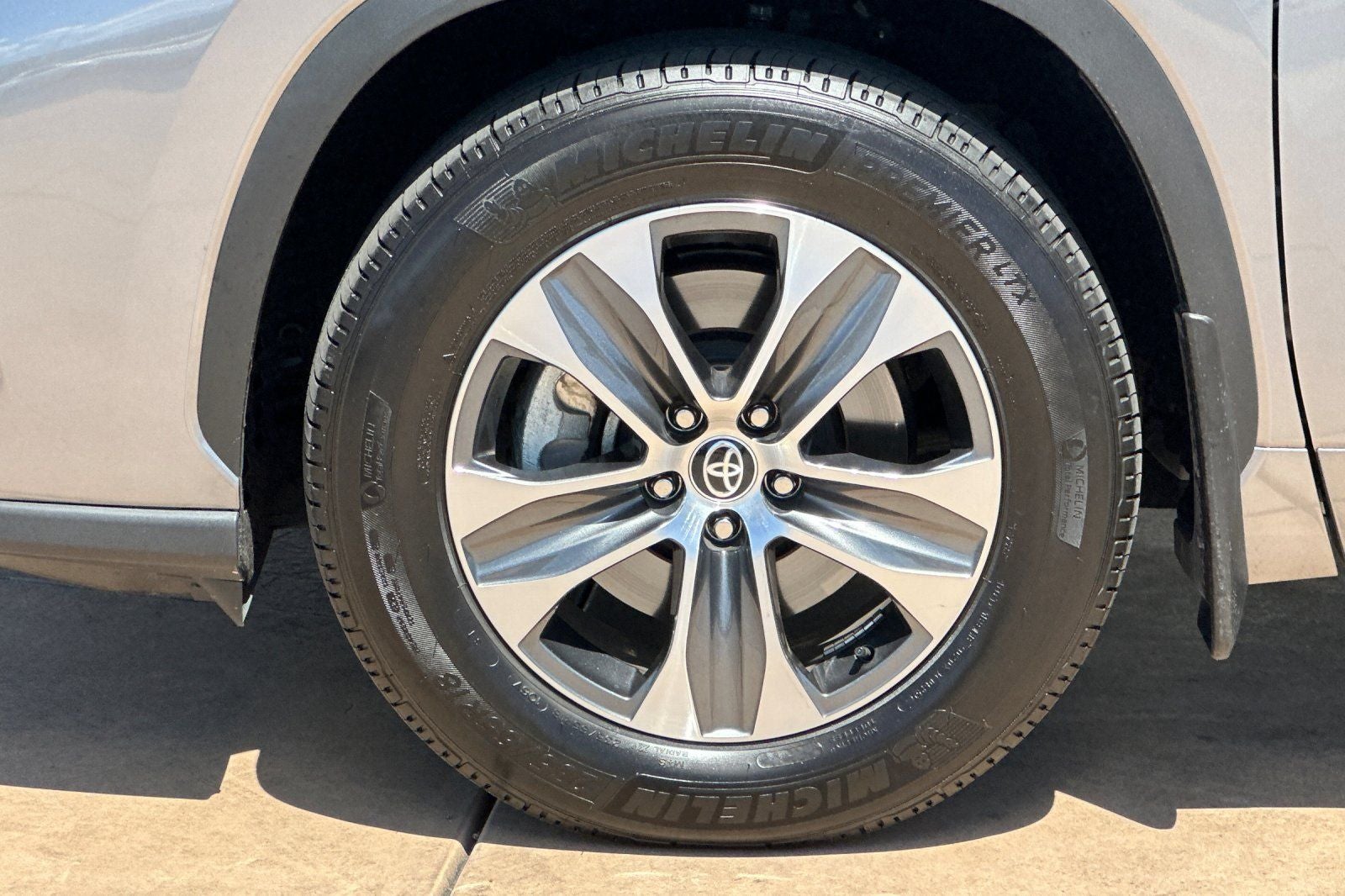 2025 Toyota Highlander XLE