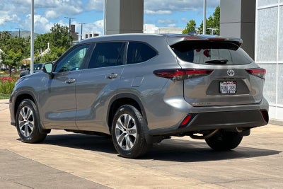 2025 Toyota Highlander XLE