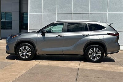 2025 Toyota Highlander XLE