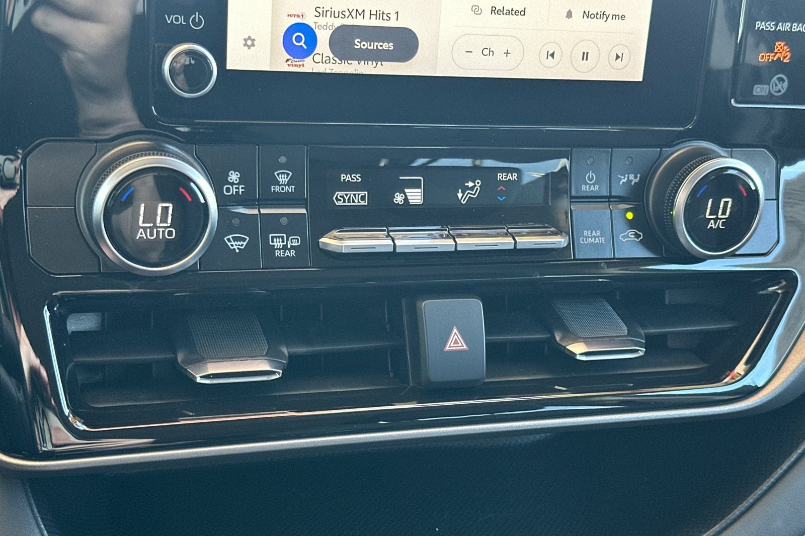 2025 Toyota Highlander LE
