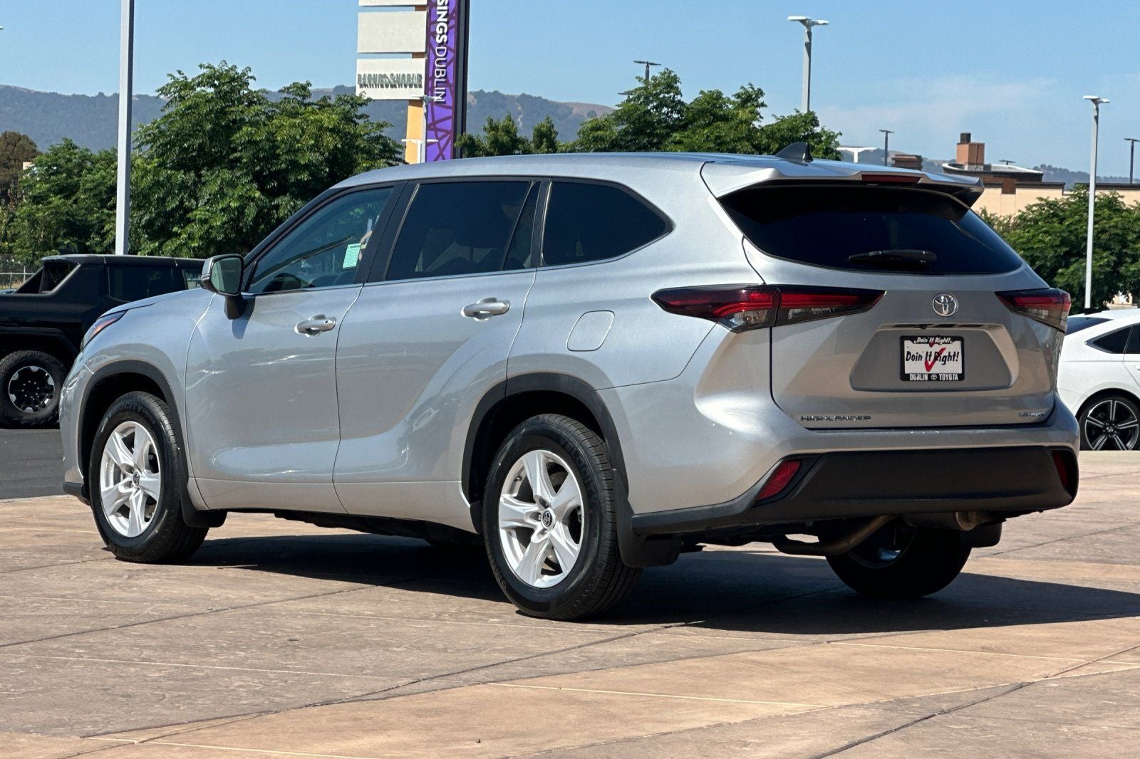 2025 Toyota Highlander LE