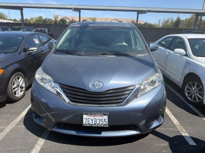 2014 Toyota Sienna LE 8 Passenger