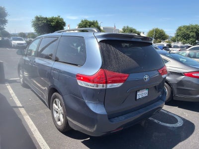 2014 Toyota Sienna LE 8 Passenger