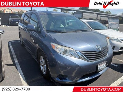 2014 Toyota Sienna LE 8 Passenger