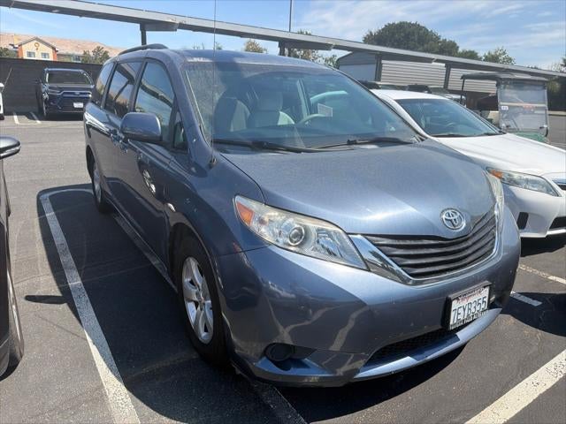 2014 Toyota Sienna LE 8 Passenger