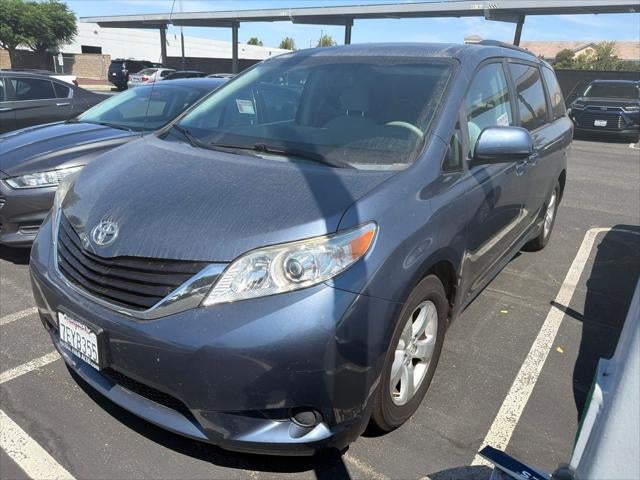 2014 Toyota Sienna LE 8 Passenger