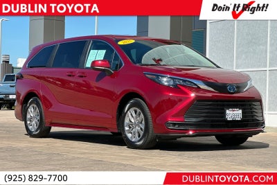 2025 Toyota Sienna LE 8 Passenger
