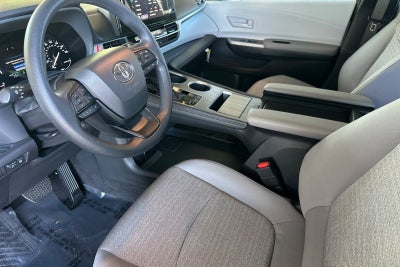2025 Toyota Sienna LE 8 Passenger