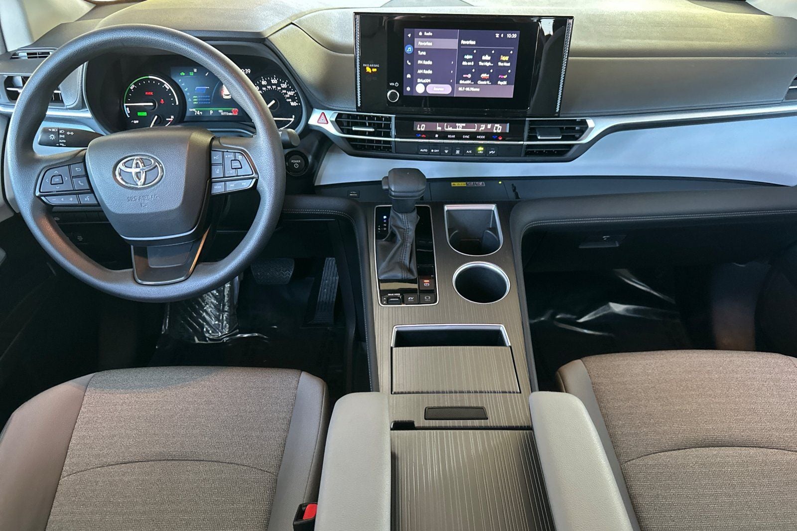2025 Toyota Sienna LE 8 Passenger