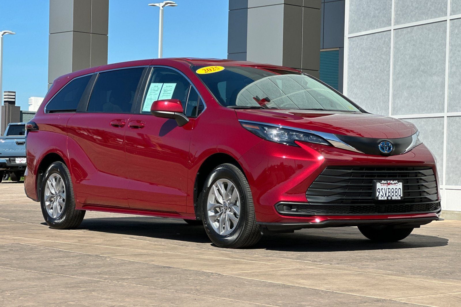 2025 Toyota Sienna LE 8 Passenger