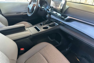 2025 Toyota Sienna LE 8 Passenger