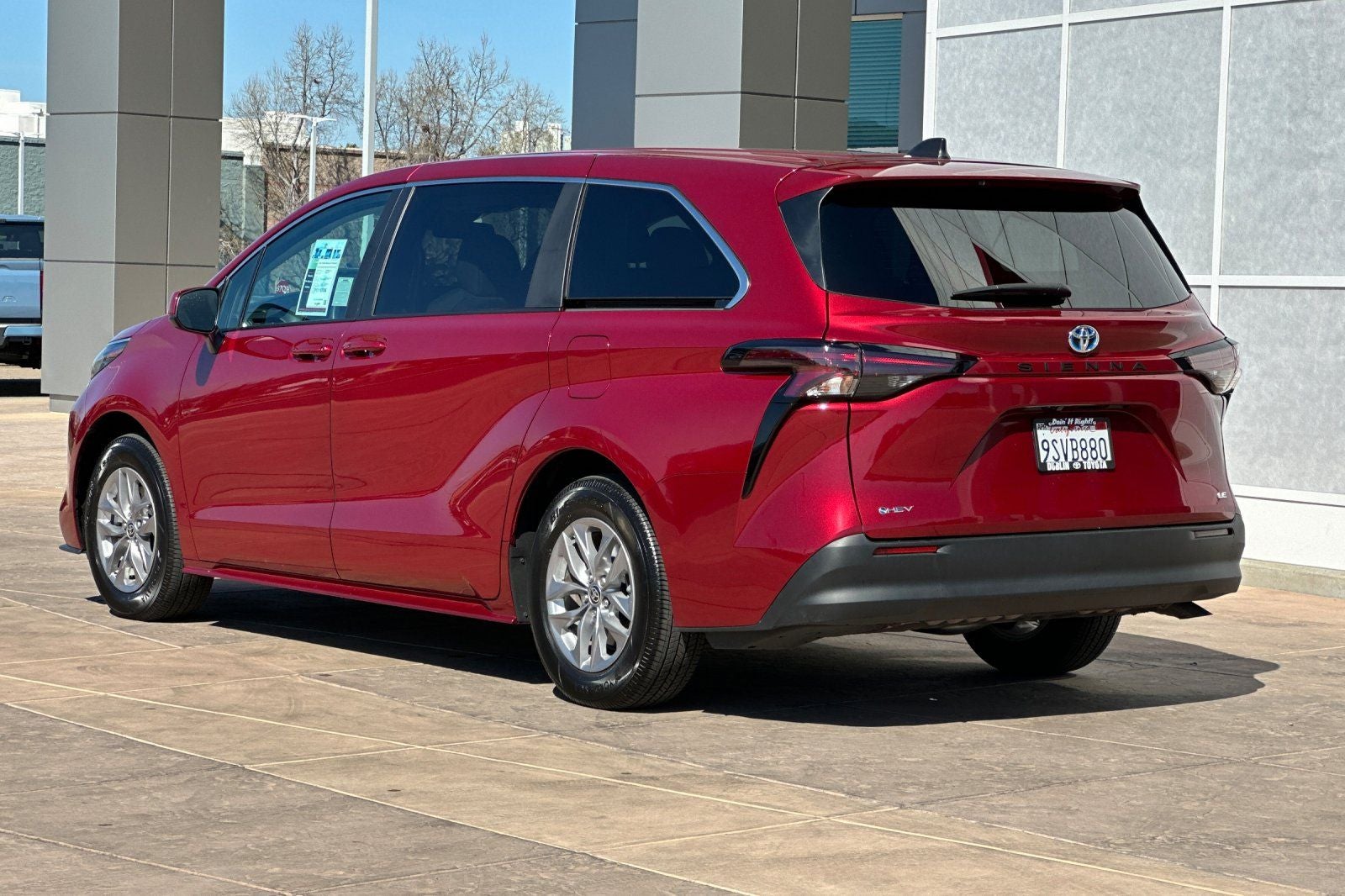 2025 Toyota Sienna LE 8 Passenger