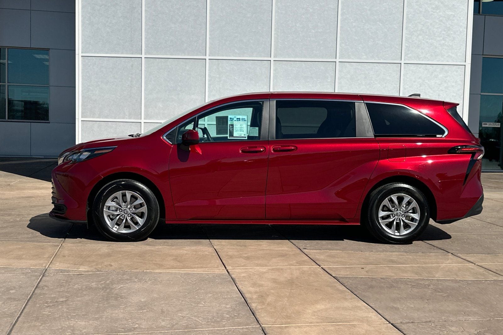 2025 Toyota Sienna LE 8 Passenger