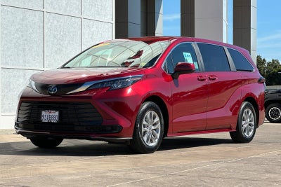 2025 Toyota Sienna LE 8 Passenger