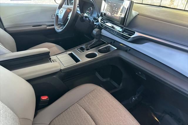 2025 Toyota Sienna LE 8 Passenger