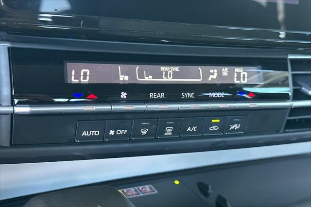 2025 Toyota Sienna LE 8 Passenger