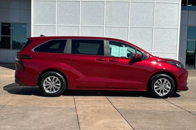 2025 Toyota Sienna LE 8 Passenger