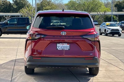 2025 Toyota Sienna LE 8 Passenger