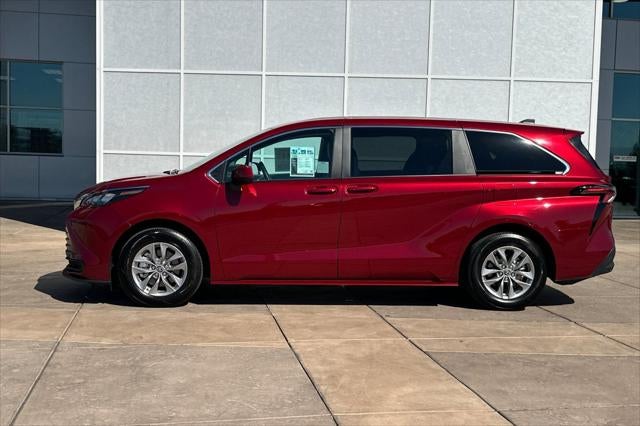 2025 Toyota Sienna LE 8 Passenger