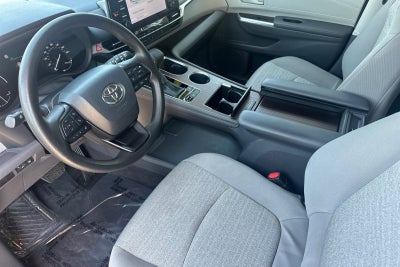 2024 Toyota Sienna LE 8 Passenger
