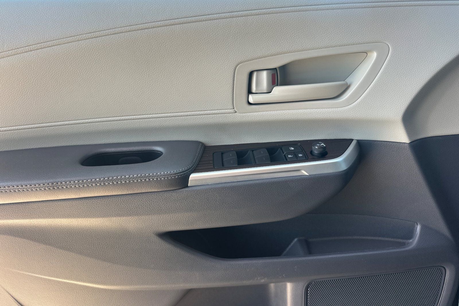 2024 Toyota Sienna LE 8 Passenger
