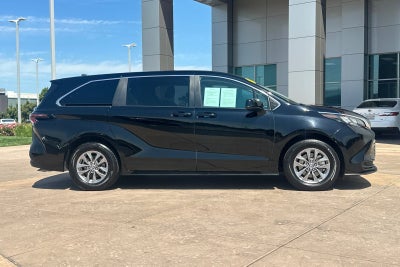 2024 Toyota Sienna LE 8 Passenger