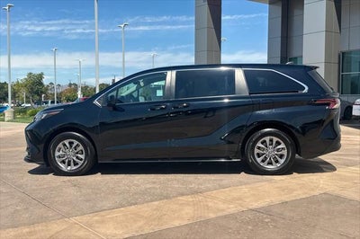 2024 Toyota Sienna LE 8 Passenger