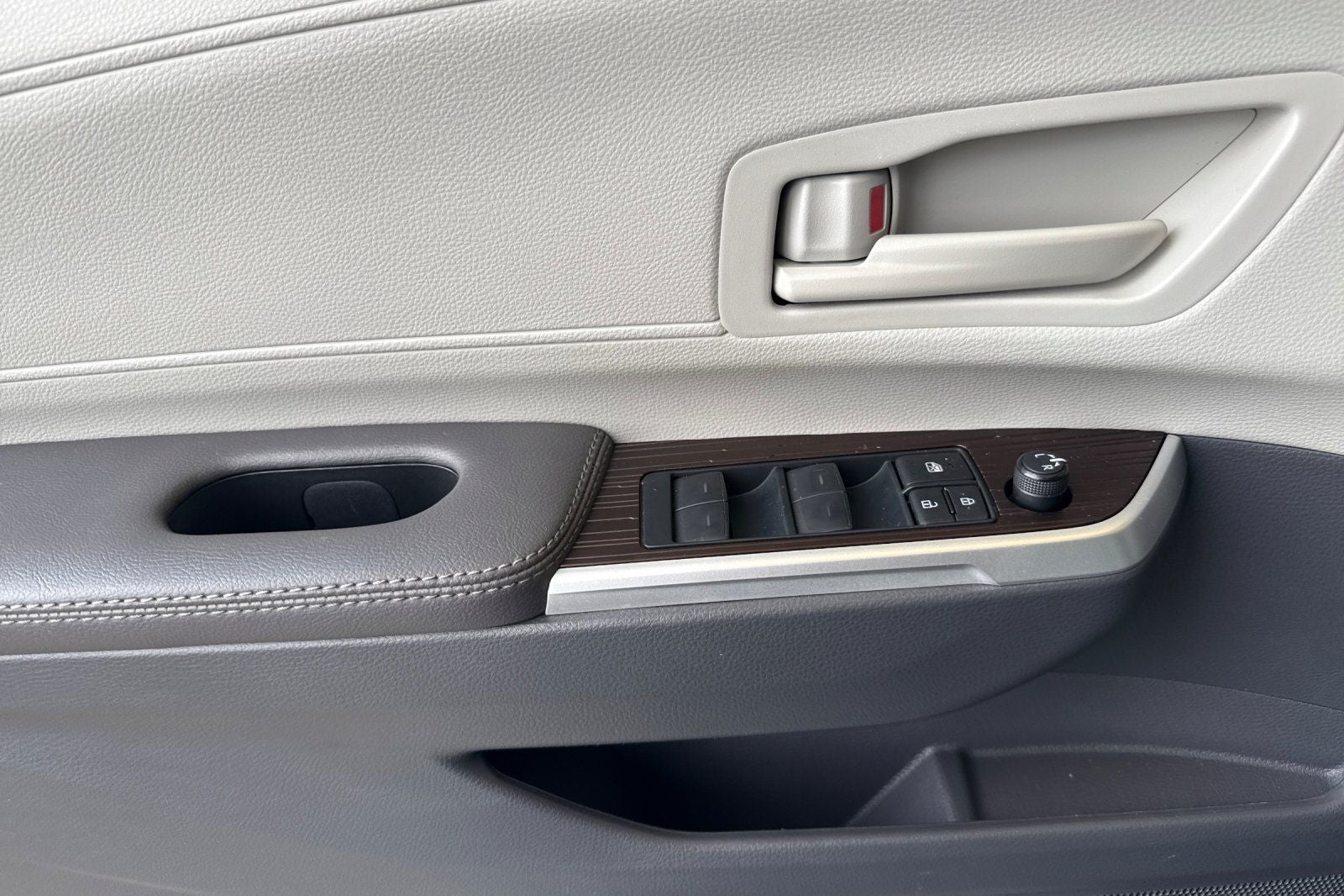 2024 Toyota Sienna LE 8 Passenger