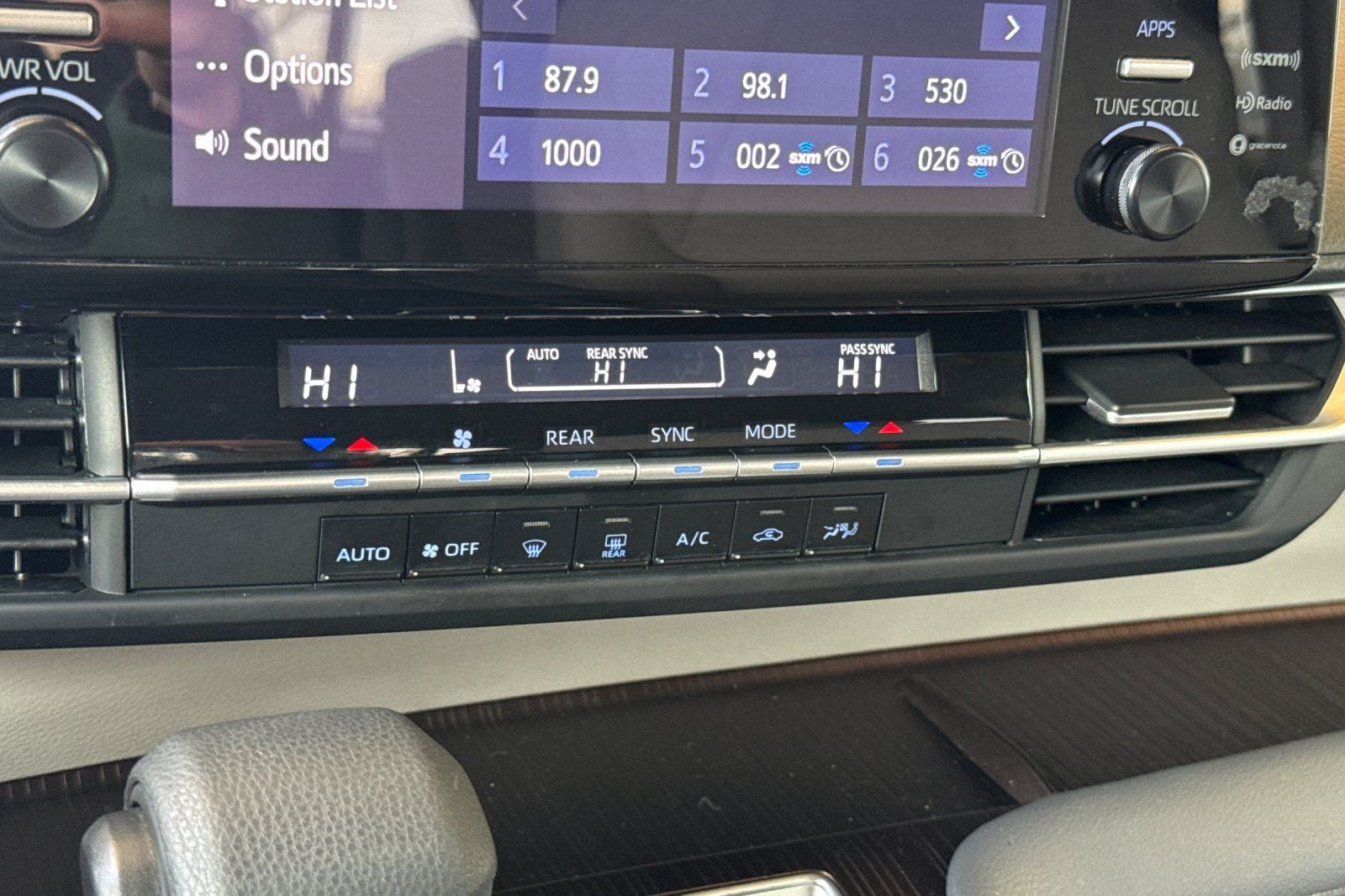 2024 Toyota Sienna LE 8 Passenger