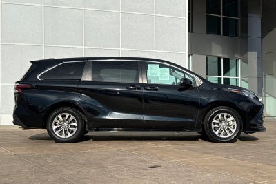 2024 Toyota Sienna LE 8 Passenger
